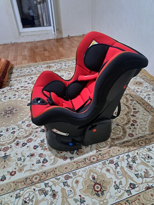 Продаётся авто кресло.