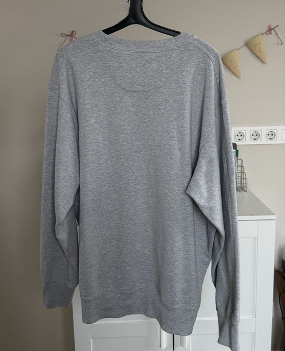 Серый свитшот от Uniqlo