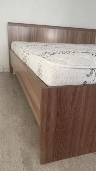 Продается кровать двухспальная