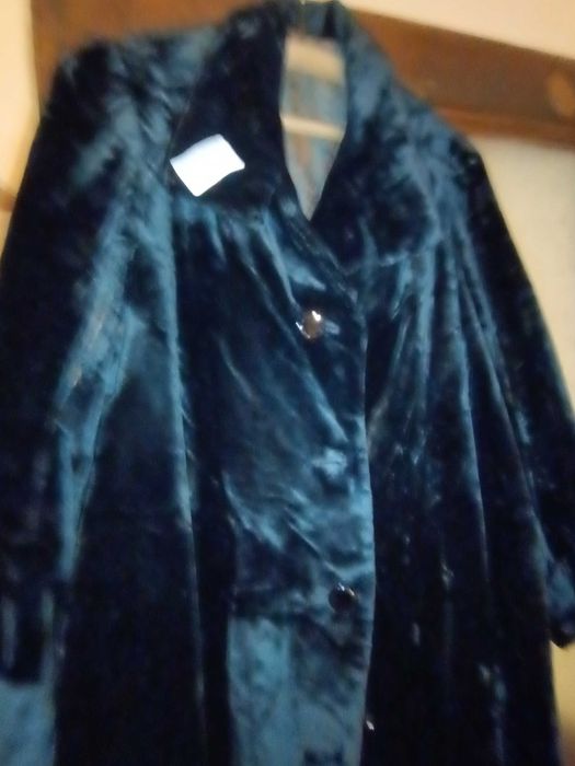 Vând palton din blana negru, elegant