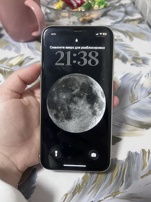 Продам Айфон 11 память 64гб