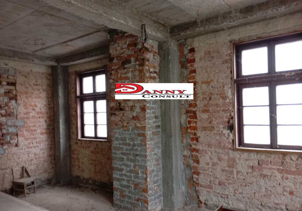 Двуетажна къща за продажба в гр. Плачковци