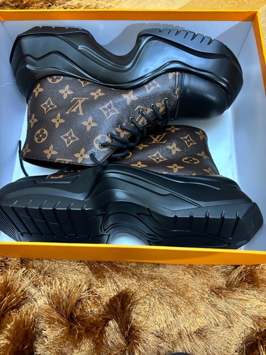 Ghete Louis Vuitton masura 39 impecabile NOI calitate superioara