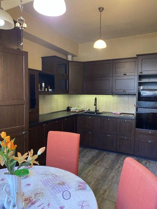 Дава се под наем Тристаен апартамент в София, Център - 134 кв.м за 840 € - Снимка #2