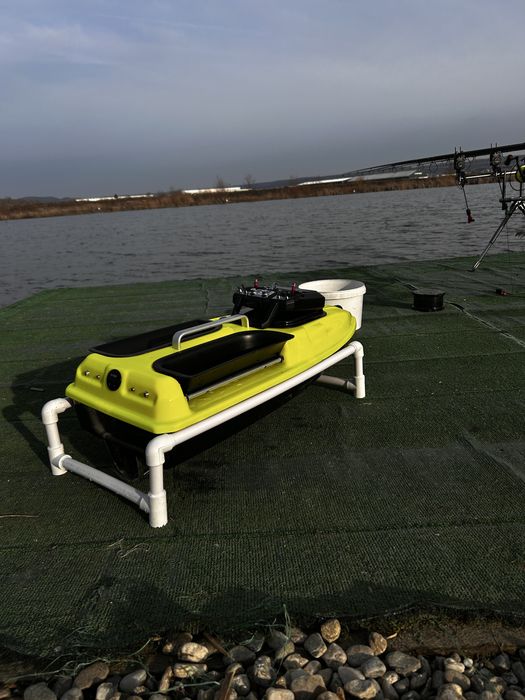 Navomodel pentru pescuit plantat