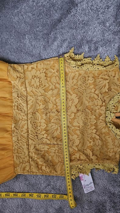 Нова рокля в цвят горчица, размер L