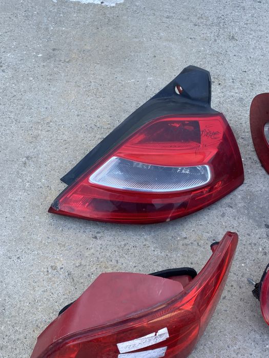 Pachet stopuri Stop lampa tripla stanga dreapta vw beetle renault laguna 2 megane 2 peugeot 307 / 208 terano kia a6c6 range rover detalii la telefon