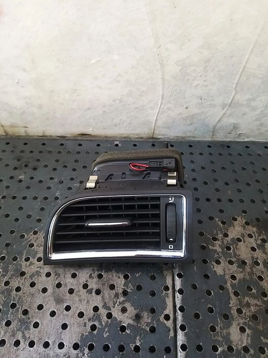 Grila ventilatie bord stanga skoda superb 2 facelift 3t0819701
