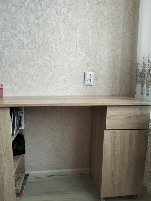 Продам письменный стол б/у