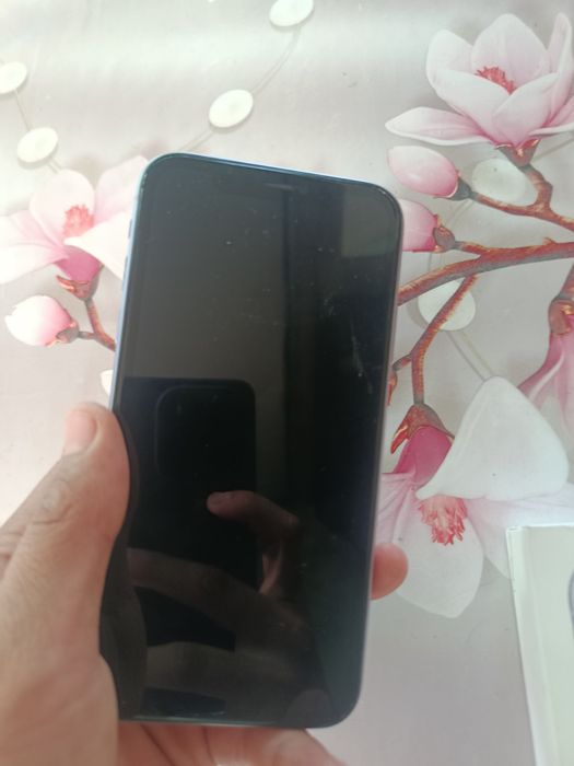 Iphone 11 sotiladi