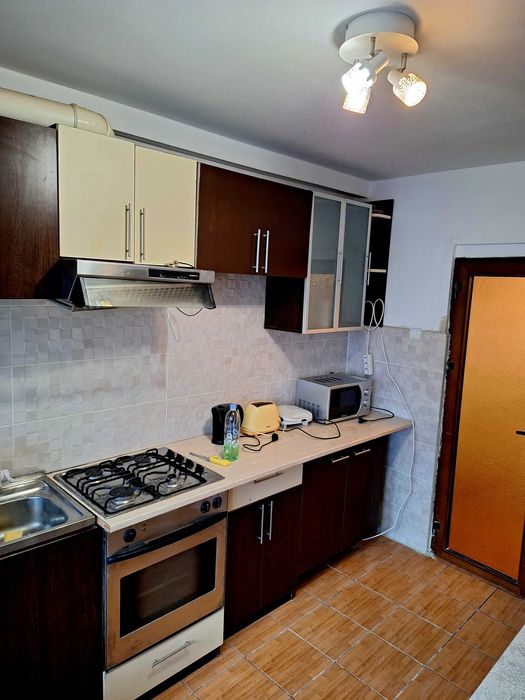 Inchiriez apartament 3 camere in Constanta, contral
