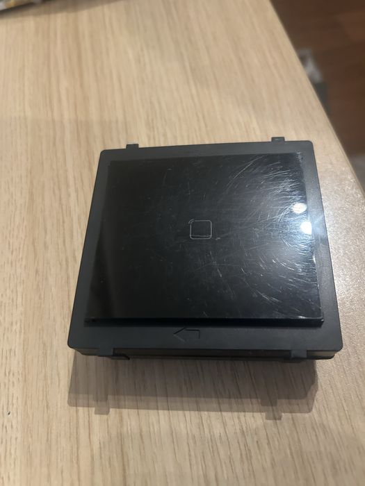 Interfon hikvision DS-KD8003-IME1 cu cItitor de carduri ds-kd-m POE