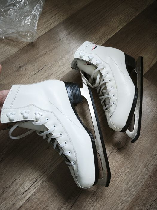 Кънки за лед в отлично състояние