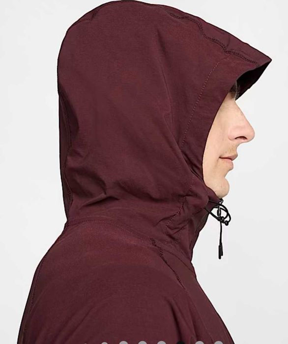 Nike tech woven size M