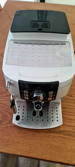 Каферобот делонги магнифика с