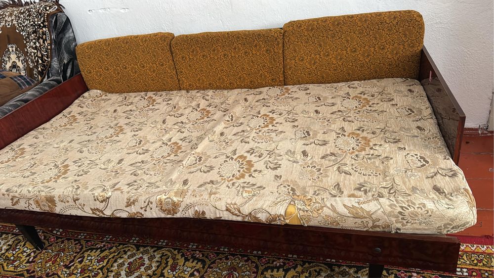 Продается диван.