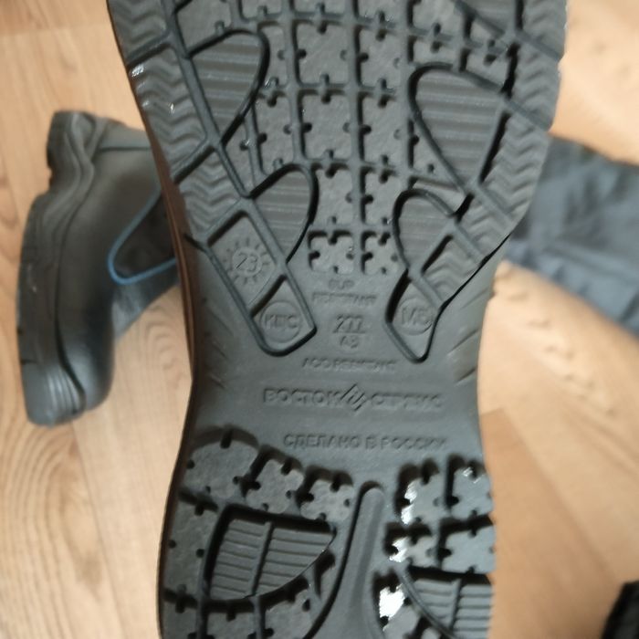 Продам ботинки .Зимние и летние