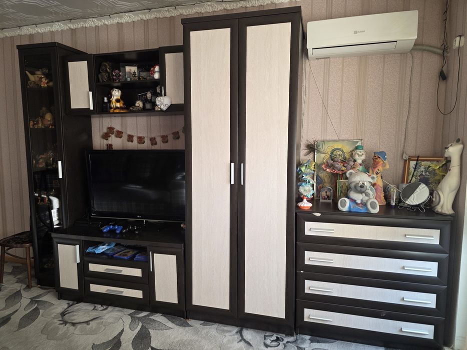 Продам комод и стенку для зала