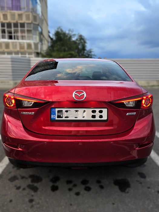 Vând Mazda 3 Sedan (Model Facelift), an fabricație 2017