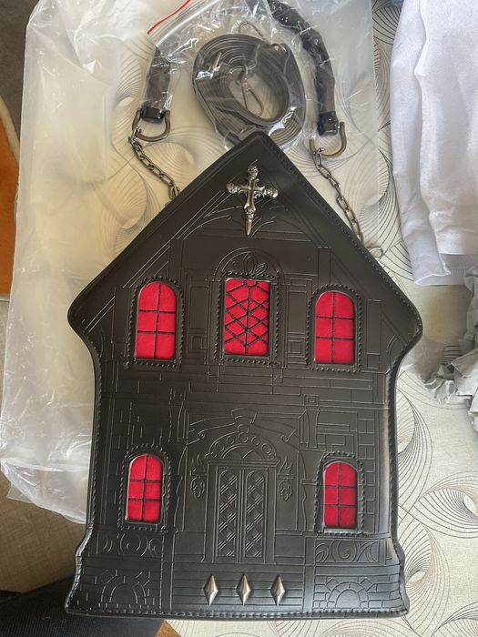 Супер интересна ,нова,кожена ,дамска чанта.