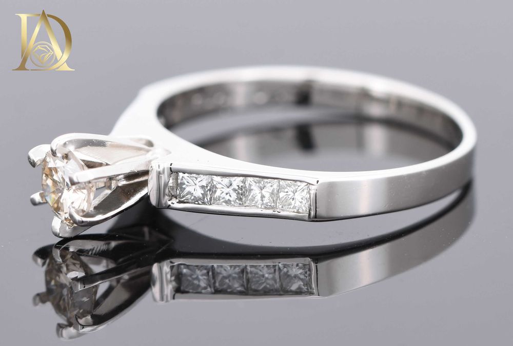 Нов Златен Пръстен с 0.77кт Естествени Диаманти