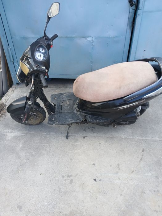 Скутер ямаха на ходу