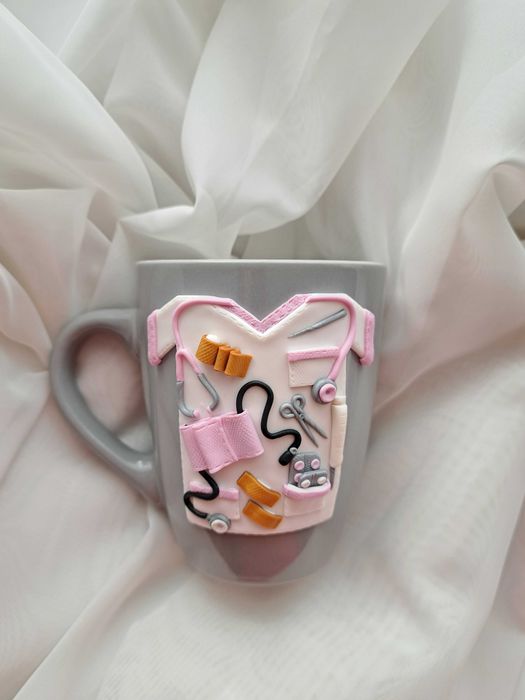 Ръчно декорирана чаша с полимернаглина" За лекър"