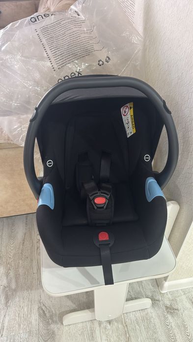 Продам автолюльку новую с адапторами !