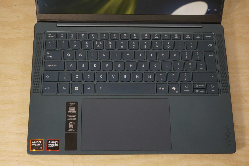Нов! Лаптоп Lenovo Yoga Slim 7  14' 2025 - Ryzen AI 340, 16GB DDR5, 512GB SSD, FHD OLED ДДС