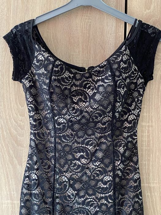 Rochie neagra cu captuseala crem