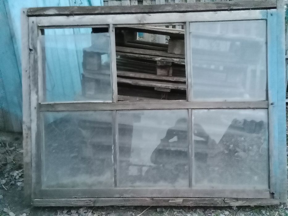 Деревянный окно с коробкой