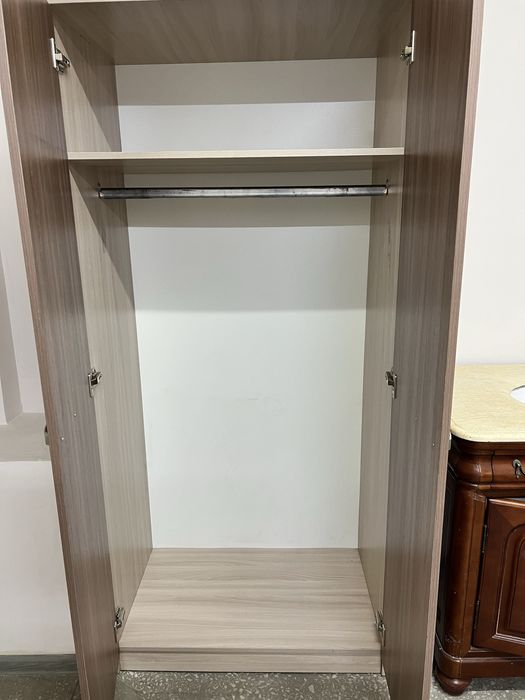 Продам шкаф плательный