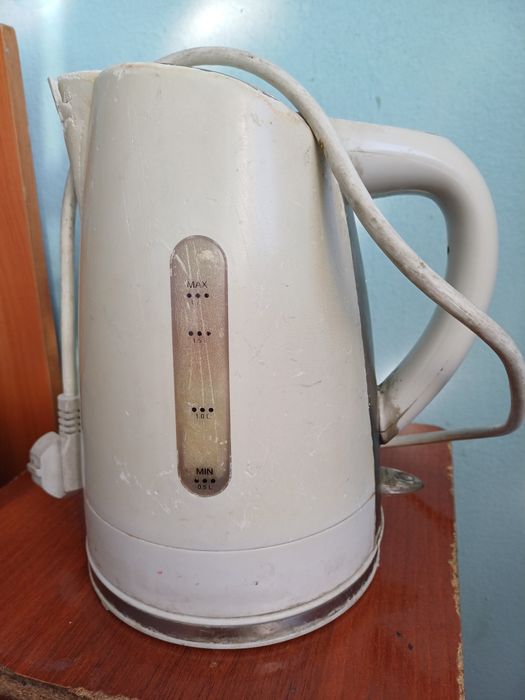 Продам электрический чайник, и утюг.