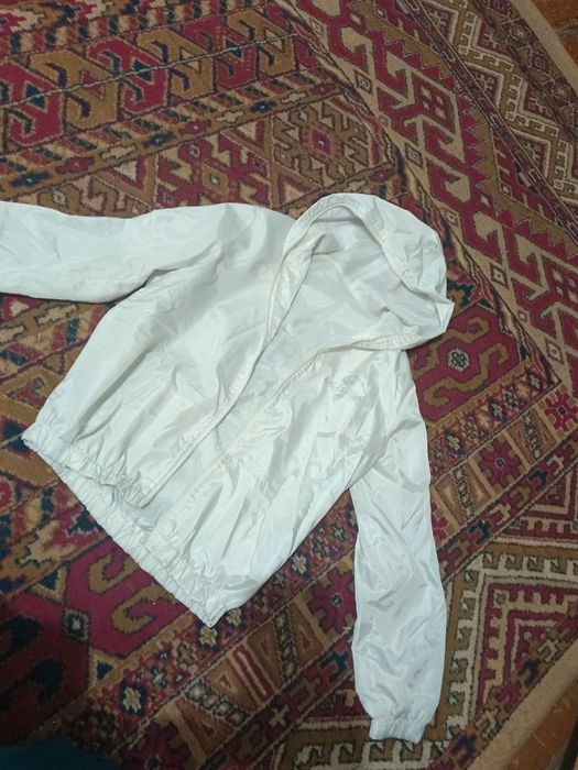 белая ветровка Balanciaga