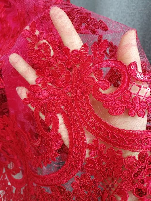 Vând rochie  din dantela