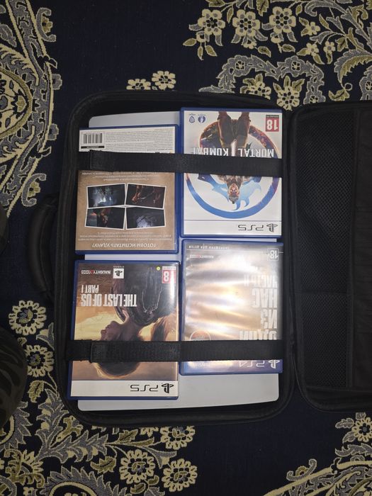 PS5 в полном комплекте