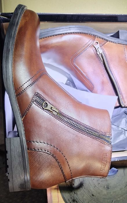 Ghete din piele Thezeus