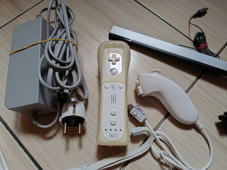 Wii full cu accesorii jocuri originale Wii Play Boogie Hannah Montana