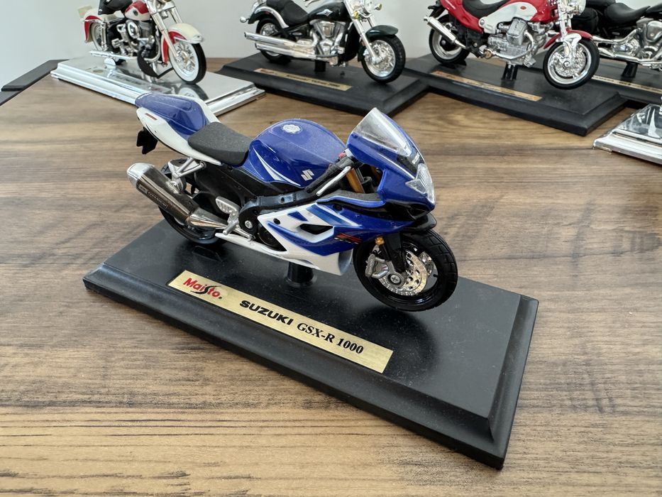 Макети мотори Maisto