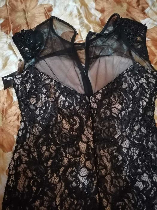 Къса черна рокля