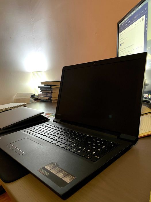 Laptop Lenovo 9.5/10 I Windows 10 Pro I Intel I5 I 460GB 4GB RAM I