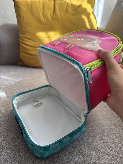 Продавам детска термозащитна чанта за храна розова с таралежче