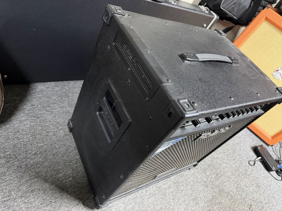 Roland D-BASS 115 Amplificator Combo Chitara Bass