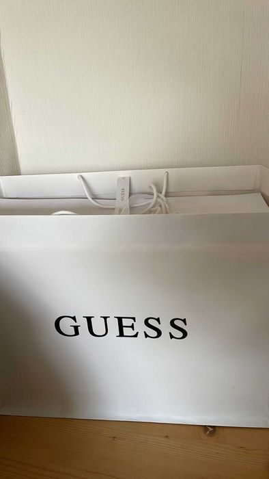 Нова чанта GUESS с оригинална опаковка (купена от Германия)