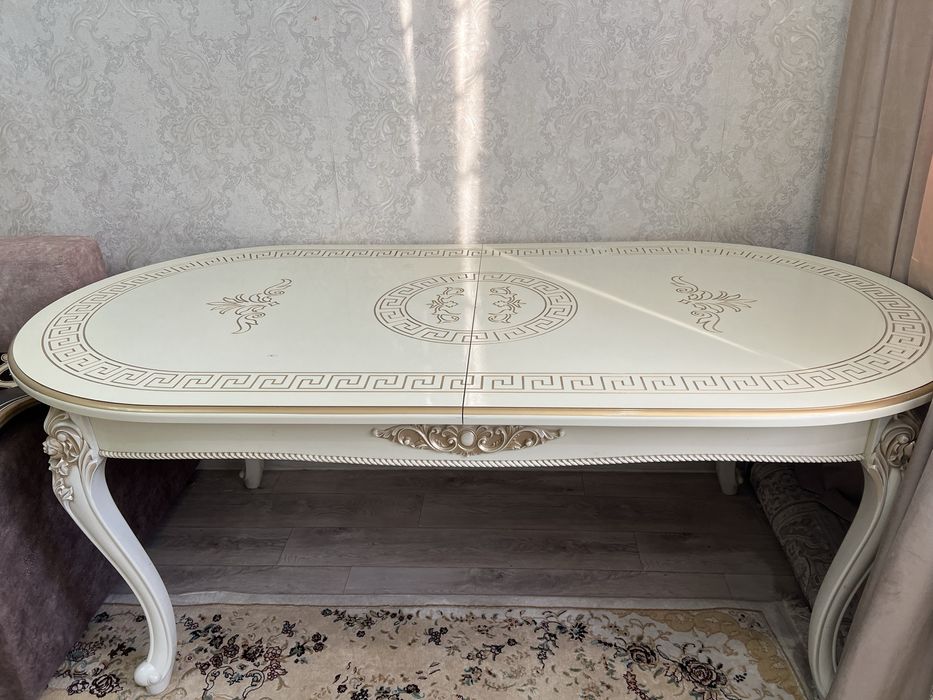 Стол со стульями