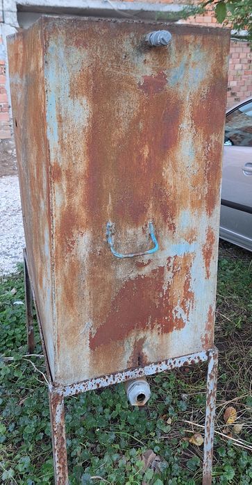 Продавам 500л варел