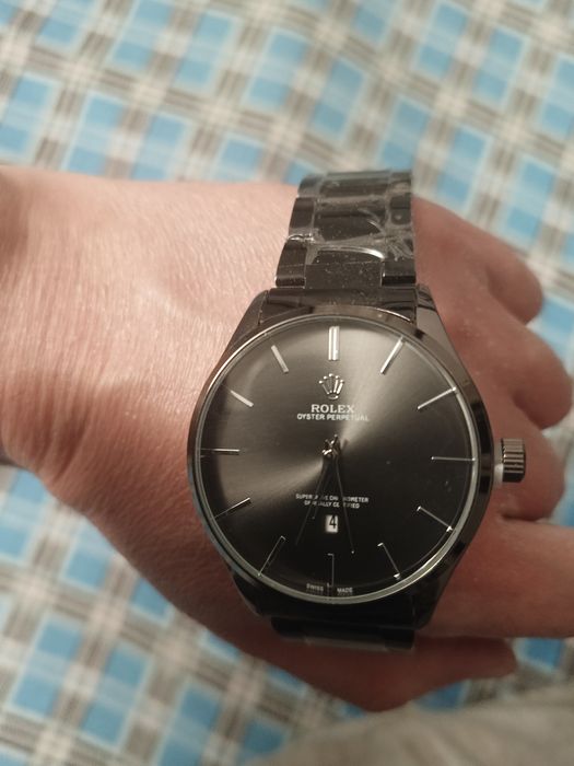 Продам часы кварцевые