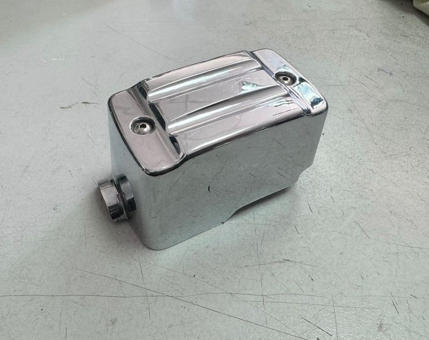 Протектор / предпазител KURYAKYN за предна спирачна помпа за Harley Davidson