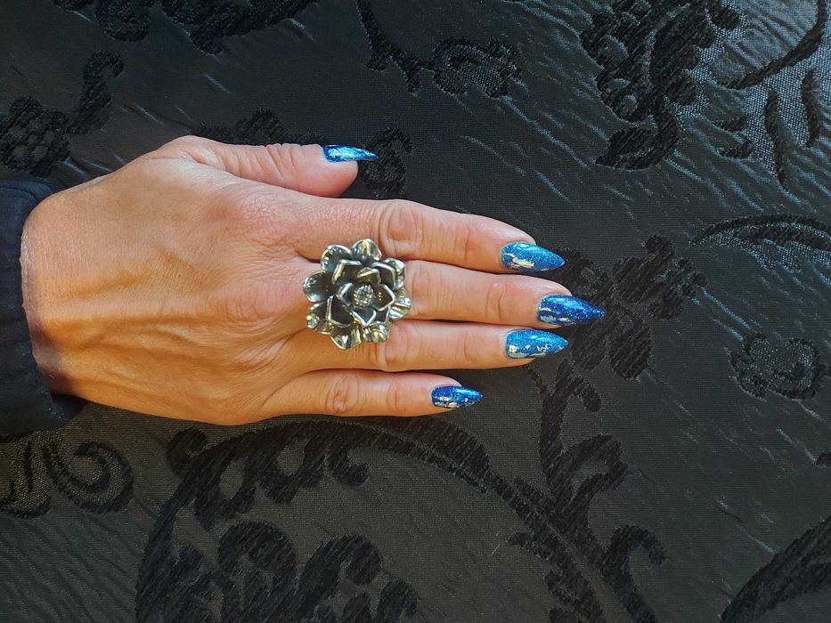 Красив, Масивен пръстен!