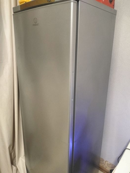 Отличном состоянии морозильник INDESIT